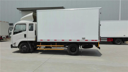 跃进小福星肉钩冷藏车 程力匠心之作，品质与美观并存的冷链运输利器